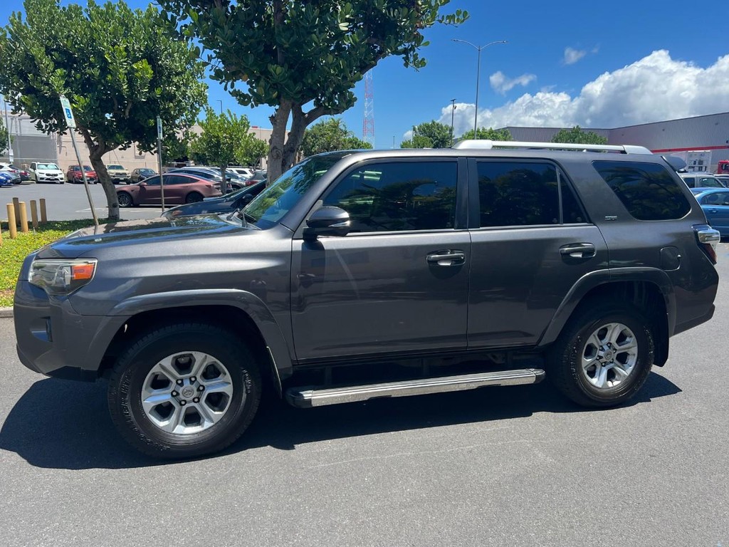 Toyota 4Runner Vehicle Full-screen Gallery Image 07