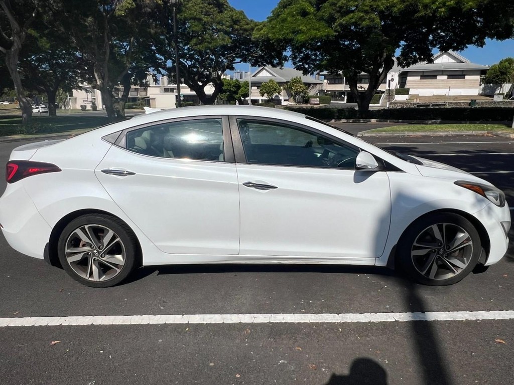Hyundai Elantra Vehicle Full-screen Gallery Image 03