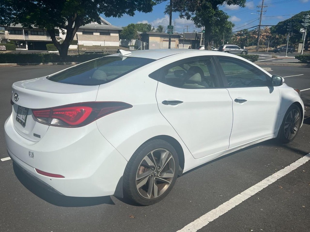 Hyundai Elantra Vehicle Full-screen Gallery Image 04