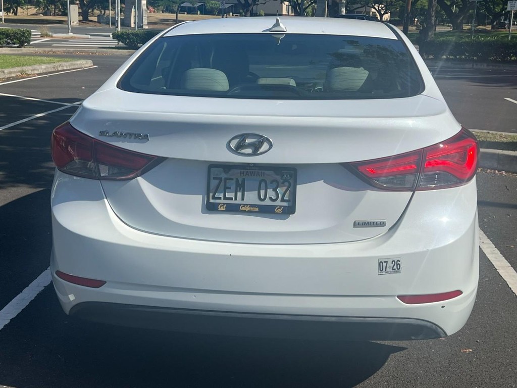 Hyundai Elantra Vehicle Full-screen Gallery Image 05
