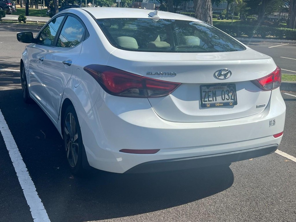 Hyundai Elantra Vehicle Full-screen Gallery Image 06