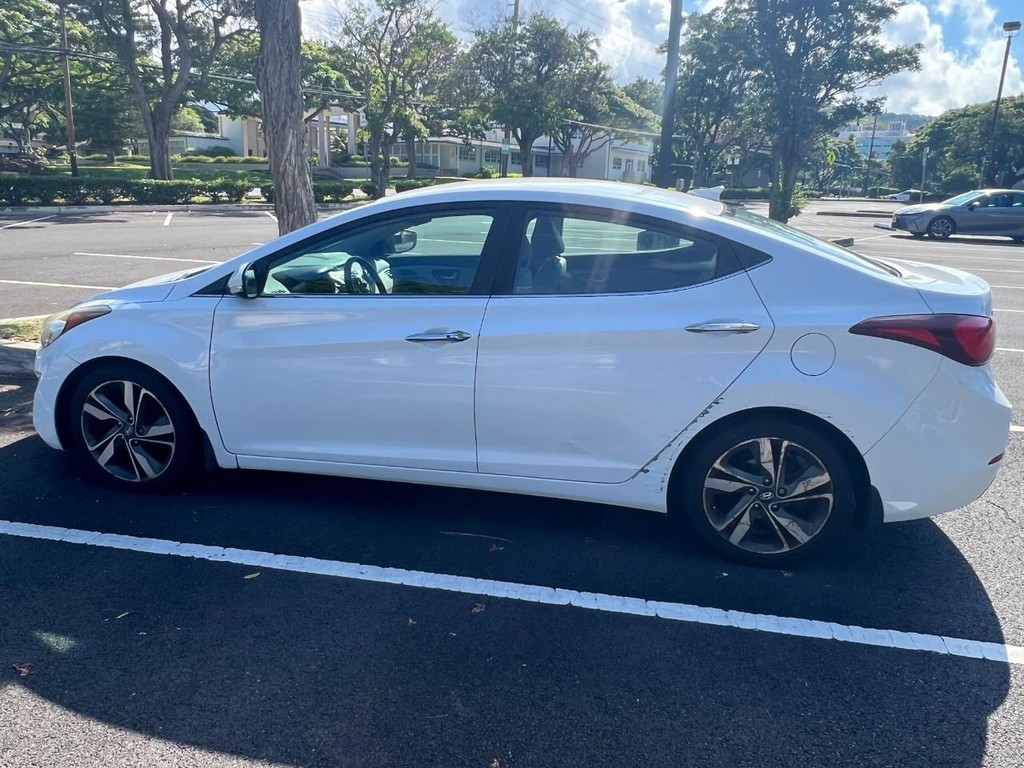 Hyundai Elantra Vehicle Full-screen Gallery Image 07