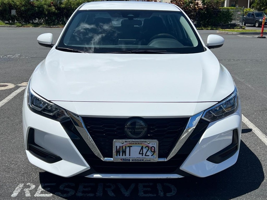 Nissan Sentra Vehicle Full-screen Gallery Image 2