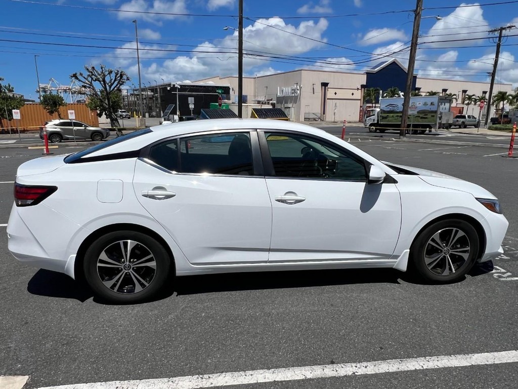 Nissan Sentra Vehicle Full-screen Gallery Image 4