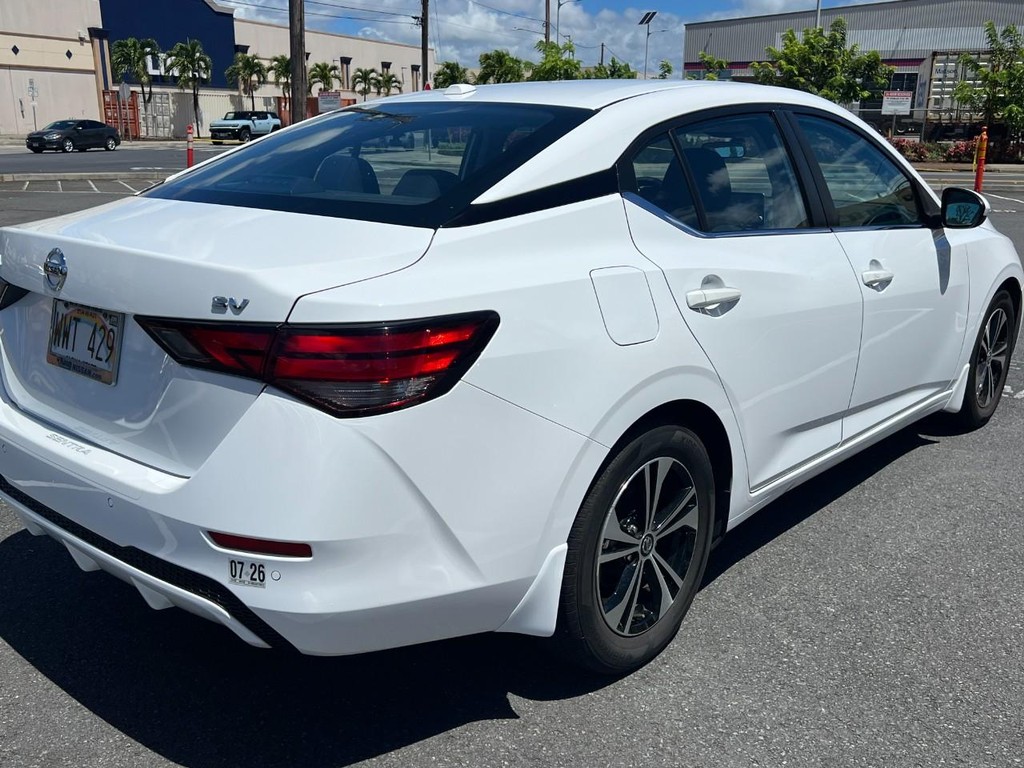 Nissan Sentra Vehicle Full-screen Gallery Image 5