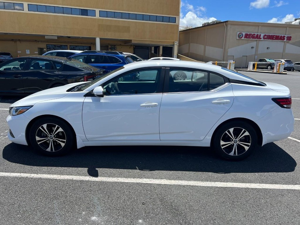 Nissan Sentra Vehicle Full-screen Gallery Image 8