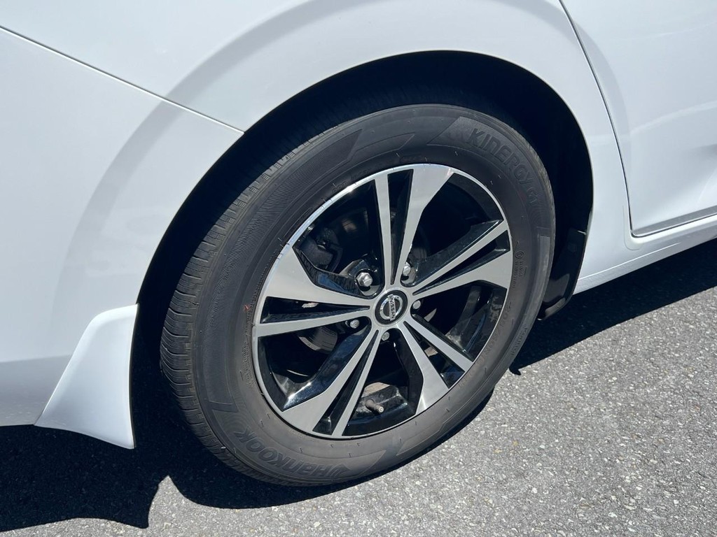 Nissan Sentra Vehicle Full-screen Gallery Image 9
