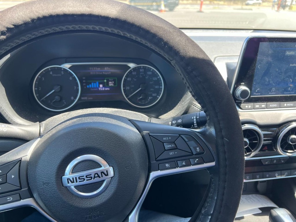 Nissan Sentra Vehicle Full-screen Gallery Image 12