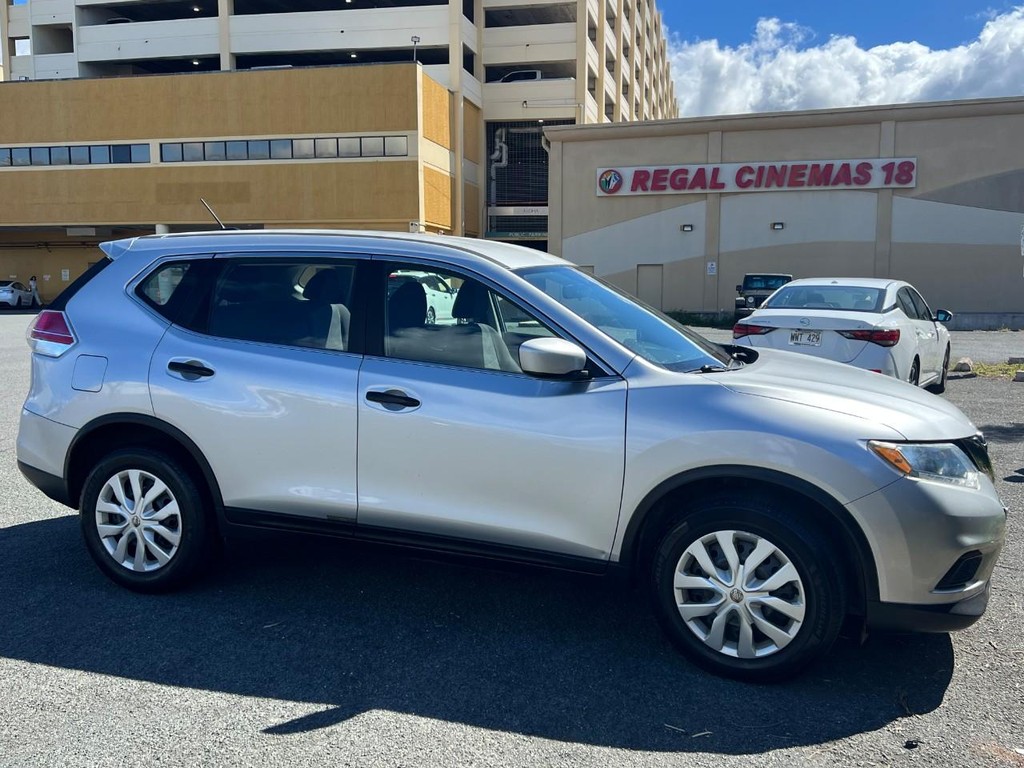 Nissan Rogue Vehicle Full-screen Gallery Image 4