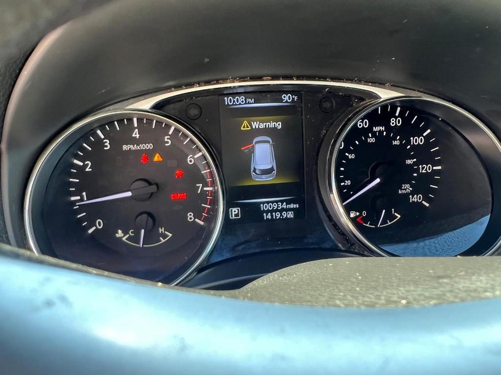 Nissan Rogue Vehicle Full-screen Gallery Image 10