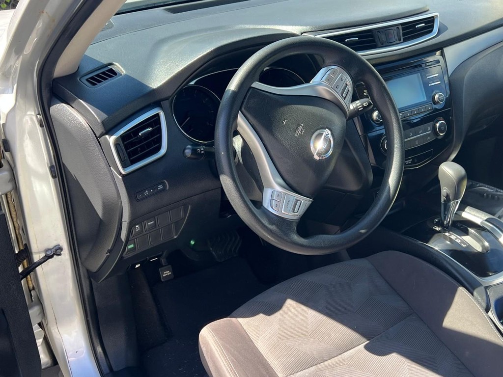 Nissan Rogue Vehicle Full-screen Gallery Image 11