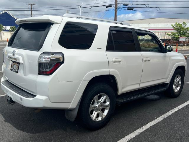 Toyota 4Runner Vehicle Full-screen Gallery Image 3
