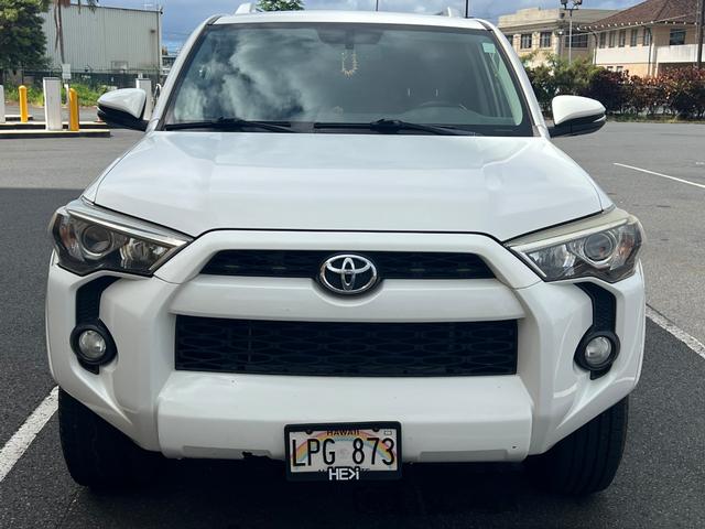 Toyota 4Runner Vehicle Full-screen Gallery Image 6