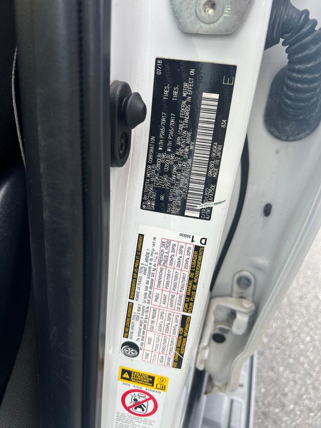 Toyota 4Runner Vehicle Full-screen Gallery Image 9