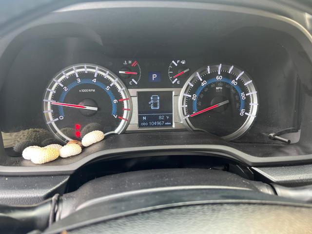 Toyota 4Runner Vehicle Full-screen Gallery Image 12
