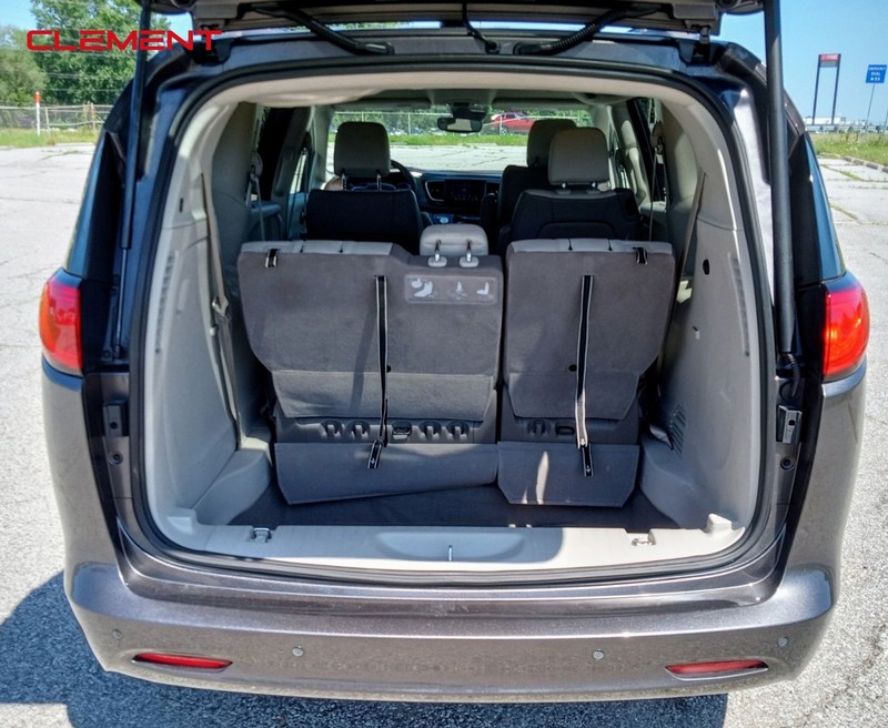 Chrysler Voyager Vehicle Image 10