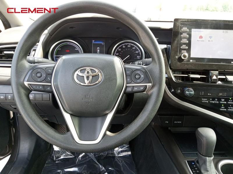 Toyota Camry Hybrid Vehicle Image 12