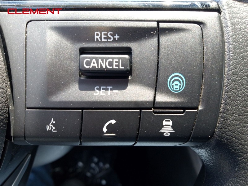 Nissan Rogue Vehicle Image 12