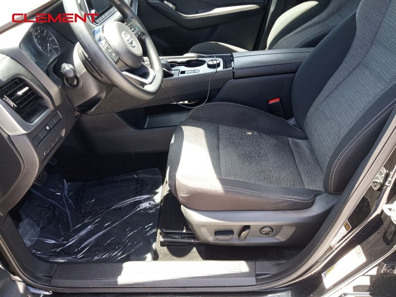 Nissan Rogue Vehicle Image 31