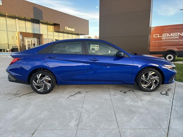 Hyundai Elantra Hybrid Vehicle Image 05