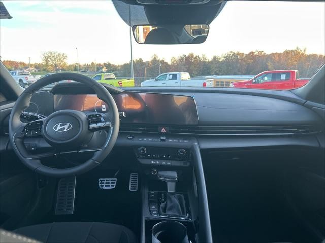 Hyundai Elantra Hybrid Vehicle Image 12