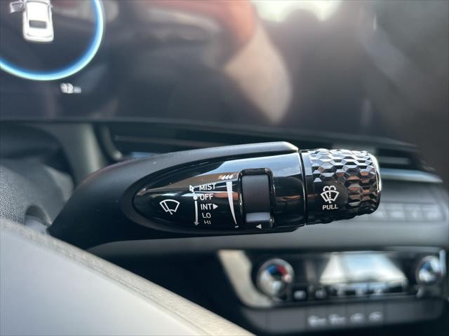 Hyundai Elantra Hybrid Vehicle Image 17