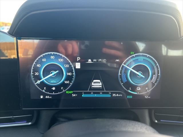 Hyundai Elantra Hybrid Vehicle Image 18