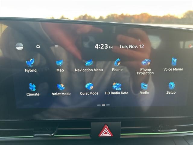 Hyundai Elantra Hybrid Vehicle Image 19