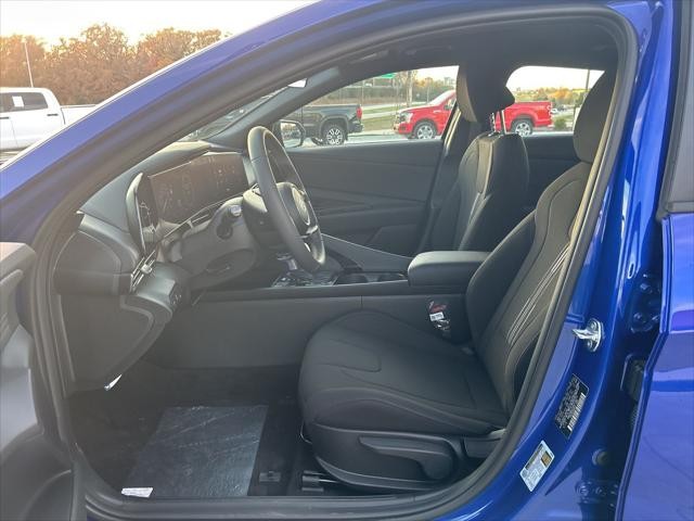 Hyundai Elantra Hybrid Vehicle Image 32