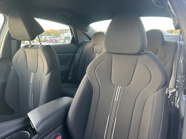 Hyundai Elantra Hybrid Vehicle Image 33