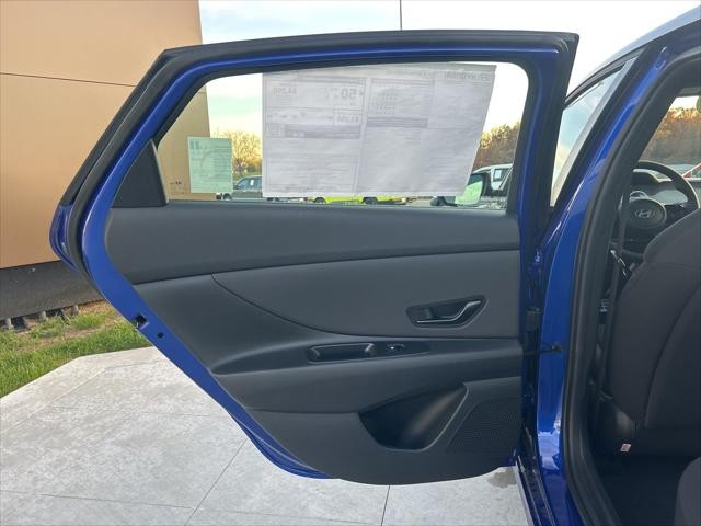 Hyundai Elantra Hybrid Vehicle Image 34