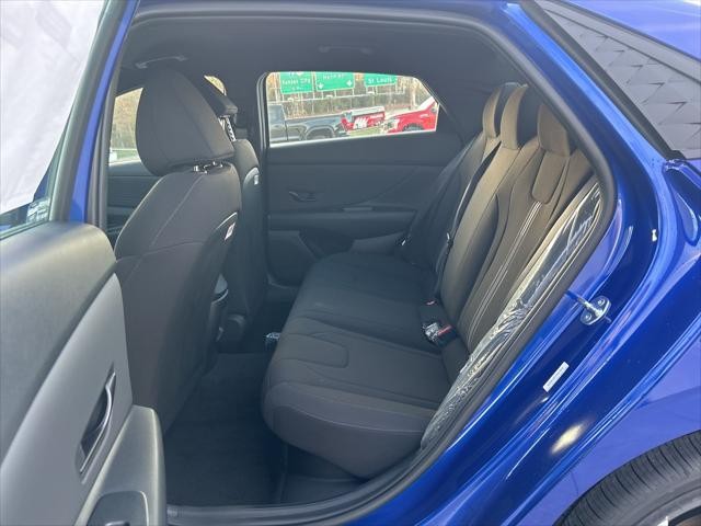Hyundai Elantra Hybrid Vehicle Image 36