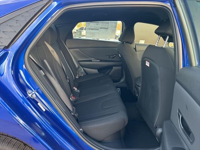 Hyundai Elantra Hybrid Vehicle Image 39