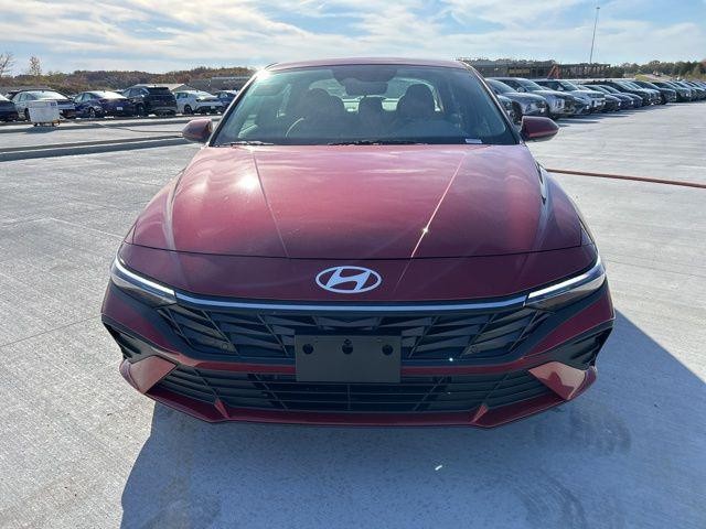 Hyundai Elantra Hybrid Vehicle Image 02