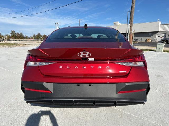 Hyundai Elantra Hybrid Vehicle Image 06