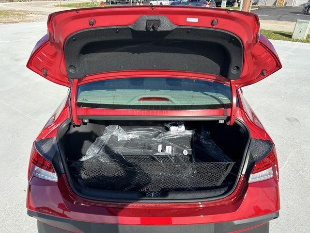 Hyundai Elantra Hybrid Vehicle Image 08