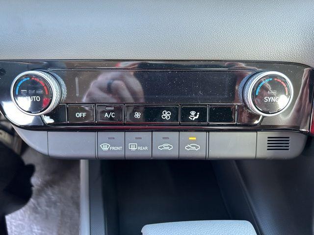 Hyundai Elantra Hybrid Vehicle Image 14