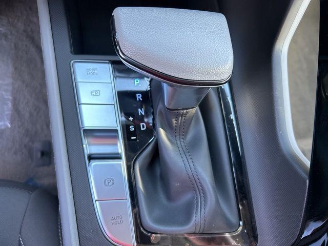 Hyundai Elantra Hybrid Vehicle Image 15