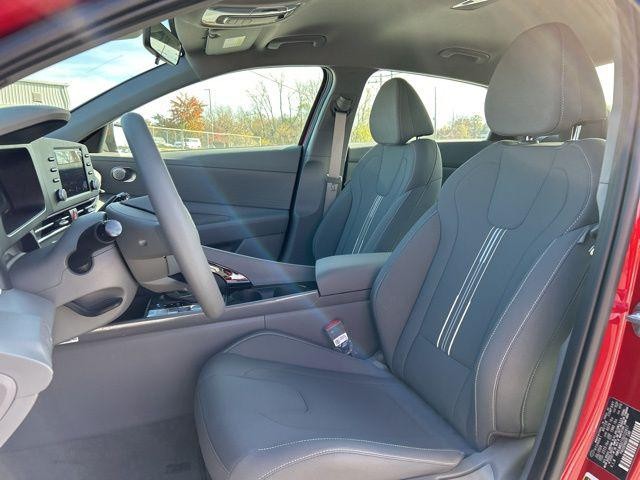 Hyundai Elantra Hybrid Vehicle Image 18