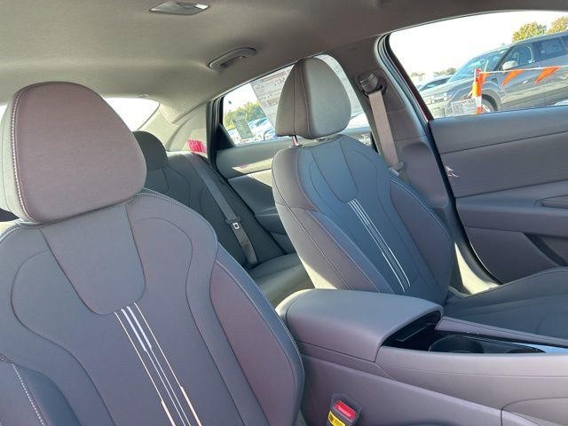 Hyundai Elantra Hybrid Vehicle Image 23