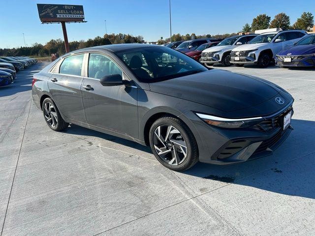 Hyundai Elantra Vehicle Image 03