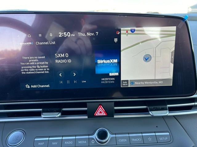 Hyundai Elantra Vehicle Image 13