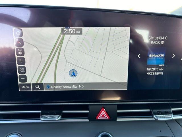 Hyundai Elantra Vehicle Image 14