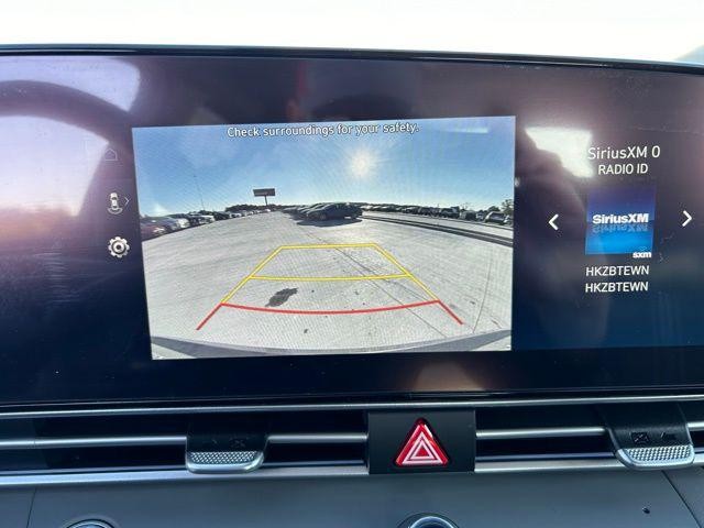 Hyundai Elantra Vehicle Image 15
