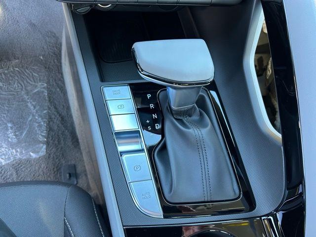 Hyundai Elantra Vehicle Image 18