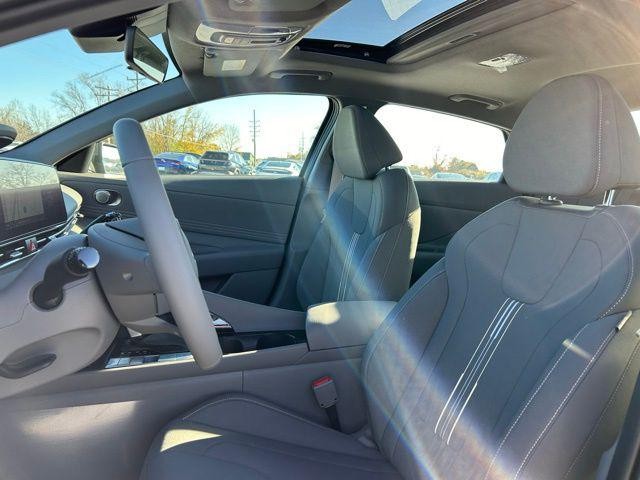 Hyundai Elantra Vehicle Image 22
