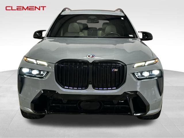 BMW X7 Vehicle Image 02