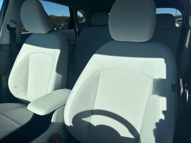 Hyundai Kona Vehicle Image 31