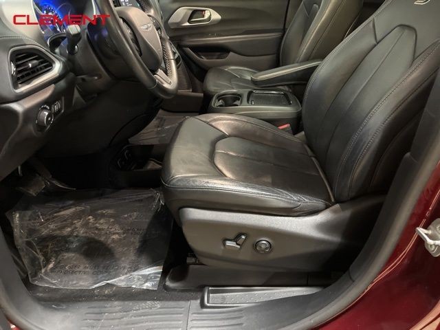 Chrysler Pacifica Vehicle Image 35