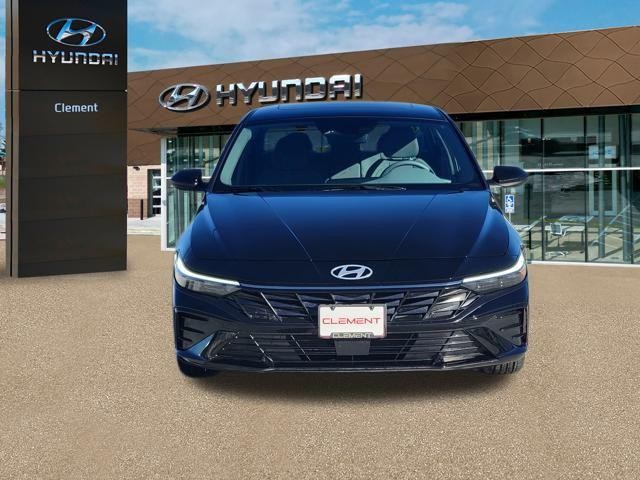 Hyundai Elantra Vehicle Image 02